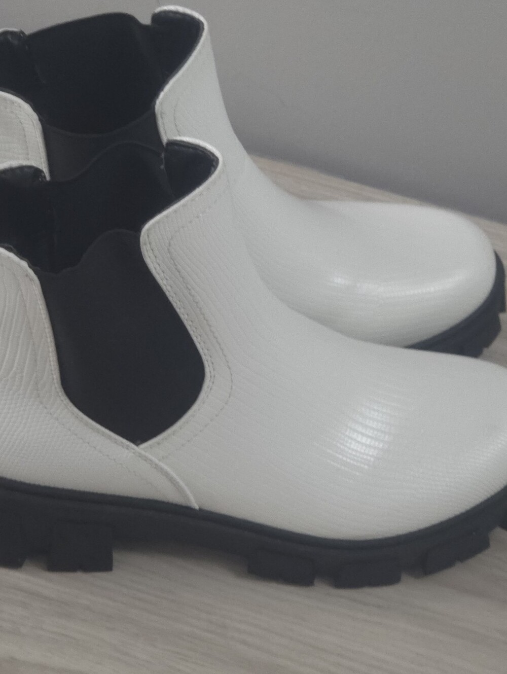 Sugar White Chelsea Lug Sole Ankle Boots Size 8